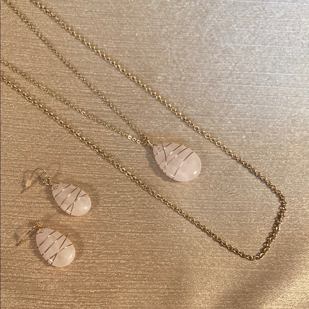 Avon Gold and Pink Stone Teardrop Earrings and Necklace SET